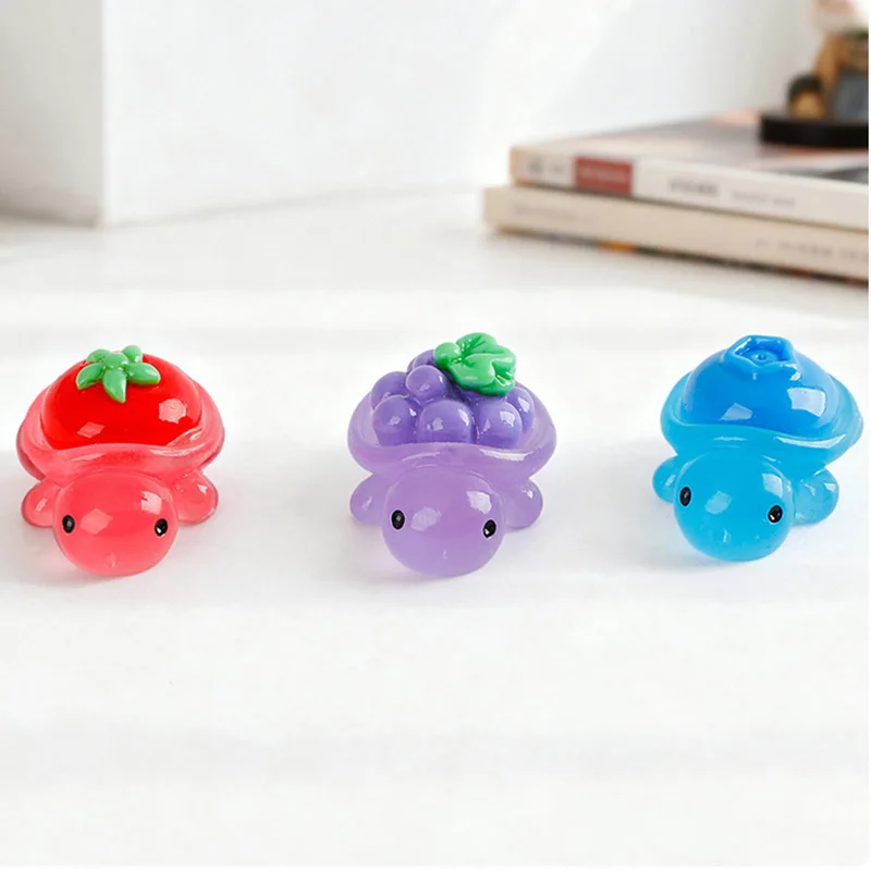 Jewelry Making Desk - Im Dunkeln leuchtende Frucht-Schildkröten-Harzanhänger, Mini-Leuchtfiguren für