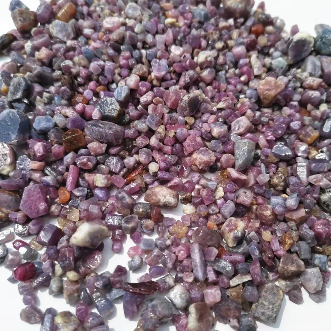 Natürliche Raw Lila Korund ste – Jewelry Making Raw Materials Bewertung und Preis