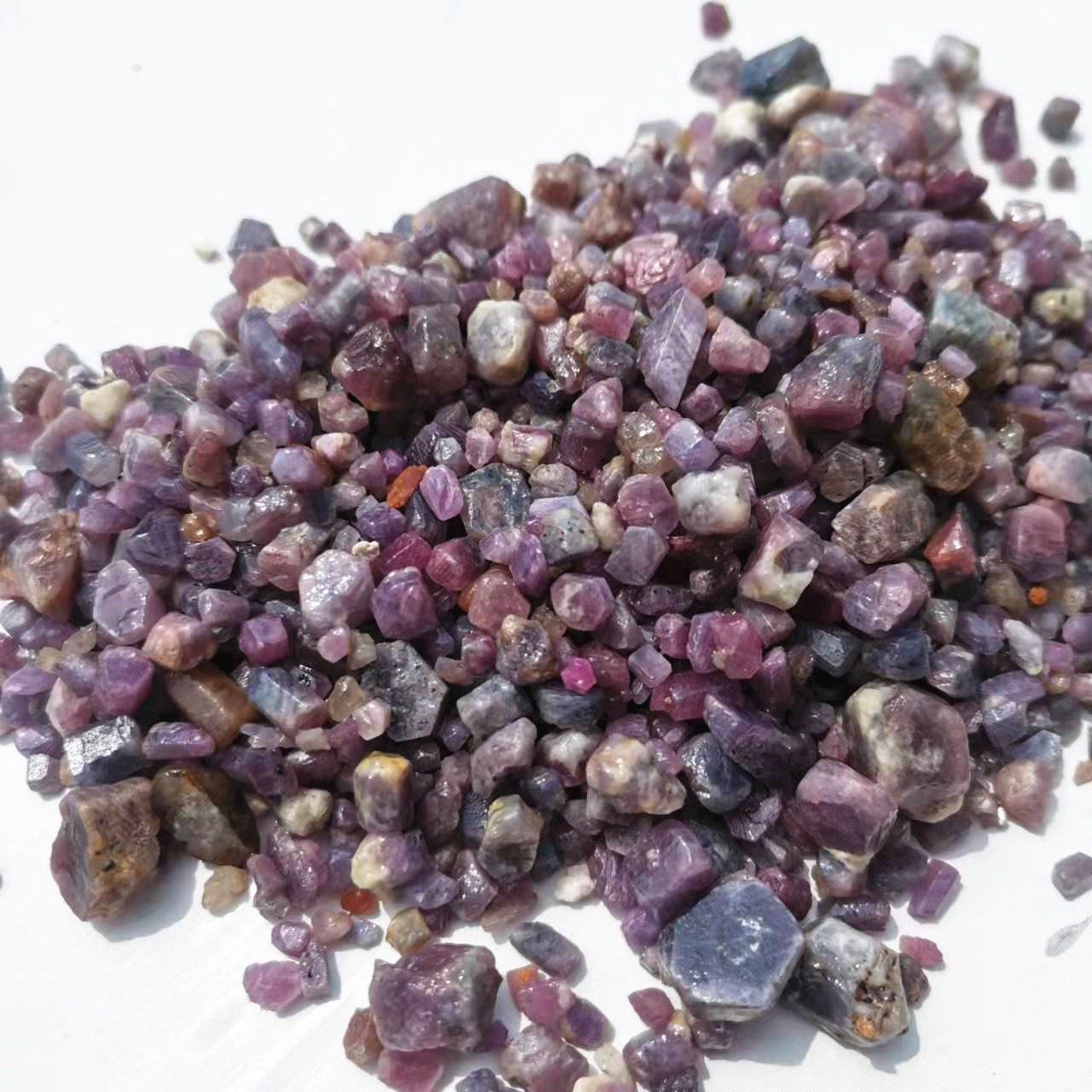 Natürliche Raw Lila Korund ste – Jewelry Making Raw Materials Bewertung und Preis