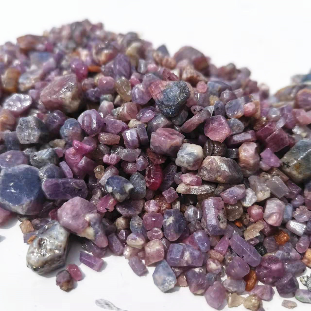 Natürliche Raw Lila Korund ste – Jewelry Making Raw Materials Bewertung und Preis